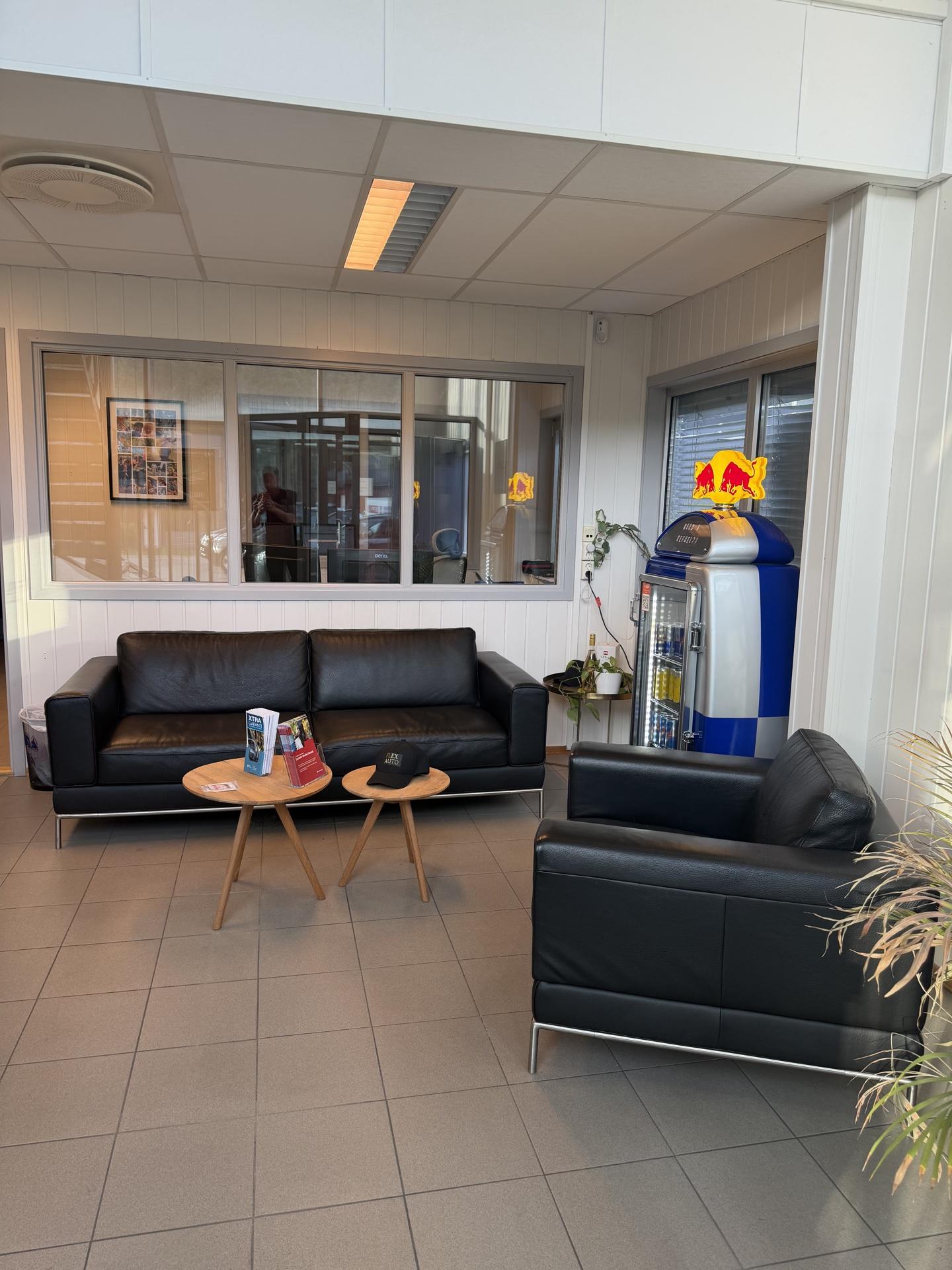Mottakelse og venteområde hos Flex Auto i Sandefjord